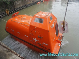 BV Approval Cargo Version 5.0m with 20 persons FRP Totally Enclosed Lifeboat With Davit